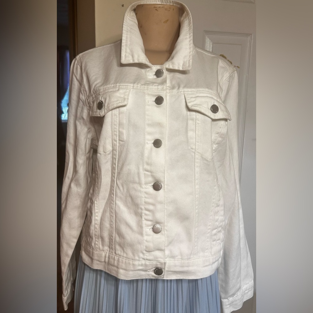 *SALE*Embroidered White Jean Jacket with Gold Lace and Butterfly Design - Picture 4 of 6